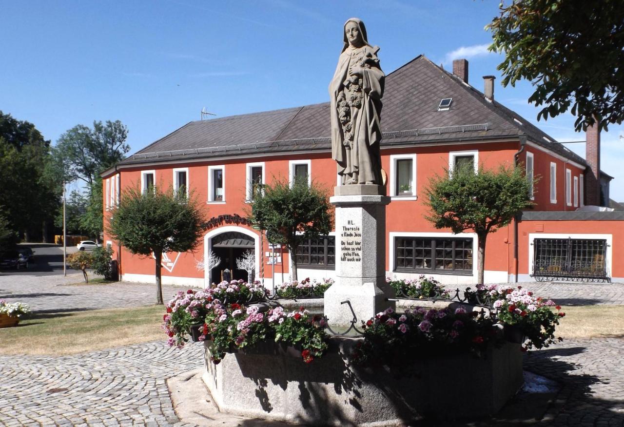 Hotel Weisses Ross Konnersreuth Exterior foto